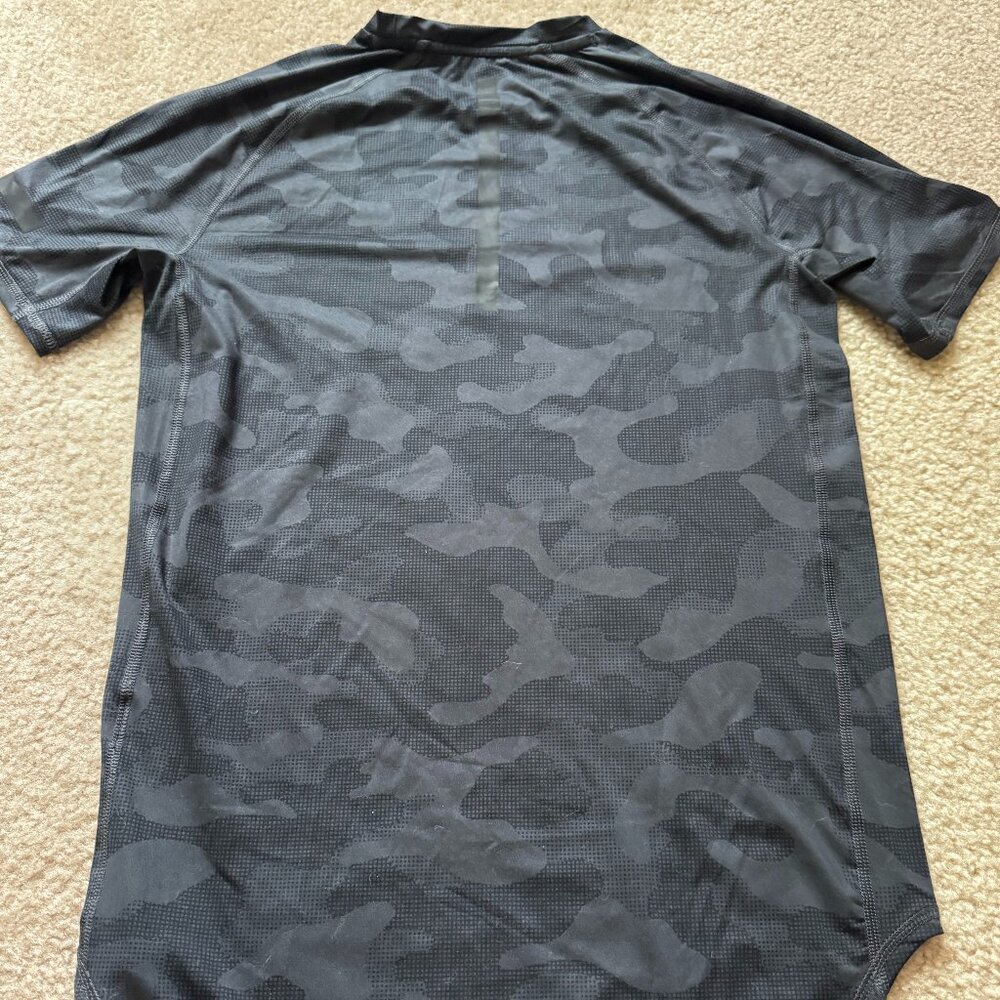 H&M Sport Training Black Camo Performance Tee, Size XS - Picture 4 of 7
